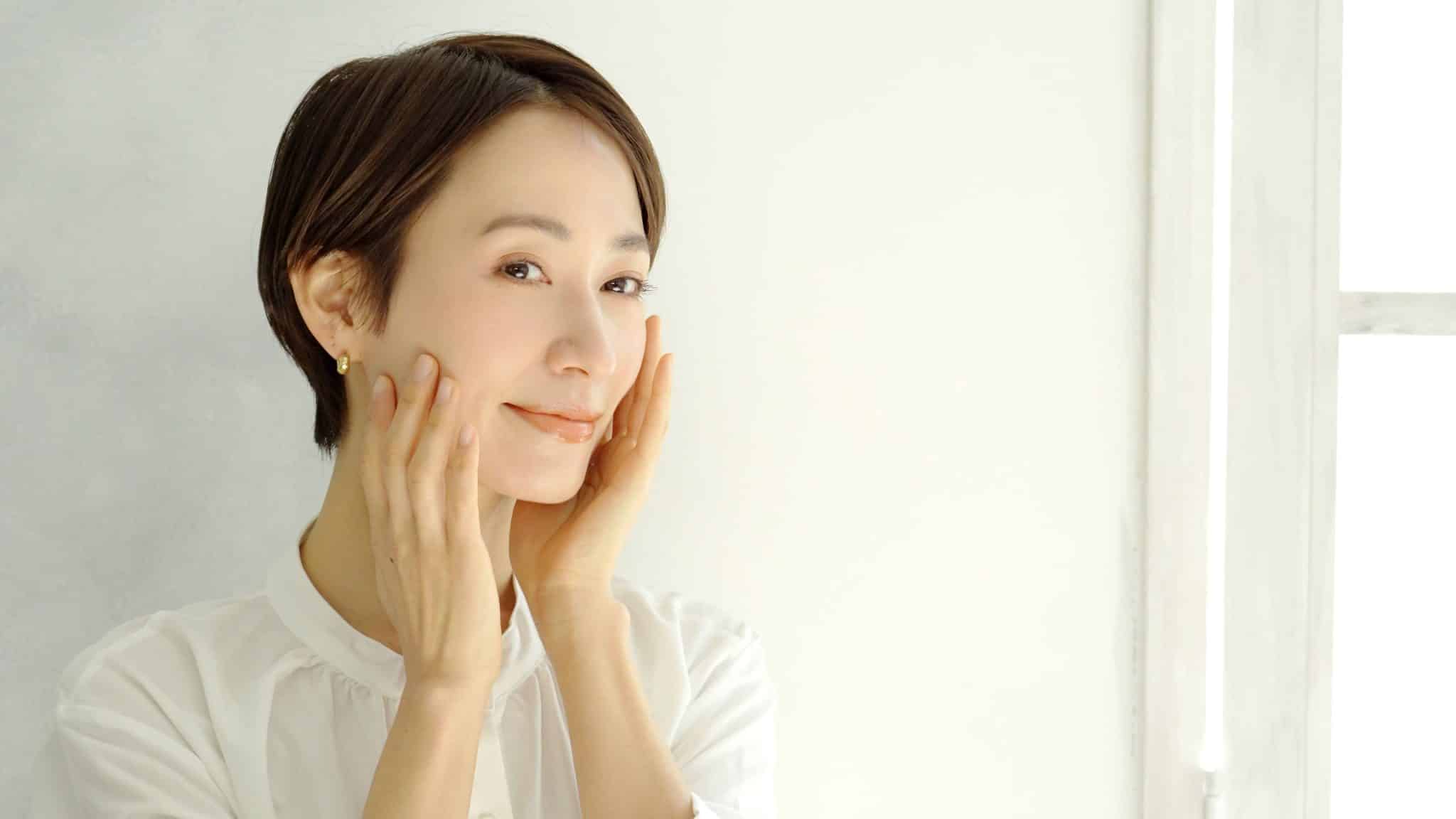 フォトフェイシャルの驚異的な若返り法 : あなたの素肌にはりと潤いを取り戻す! フォトフェイシャルの驚異的な若返り法 : あなたの素肌にはりと